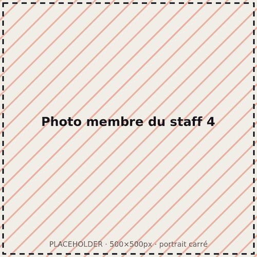 [Photo à remplacer : portrait du membre du staff 4]